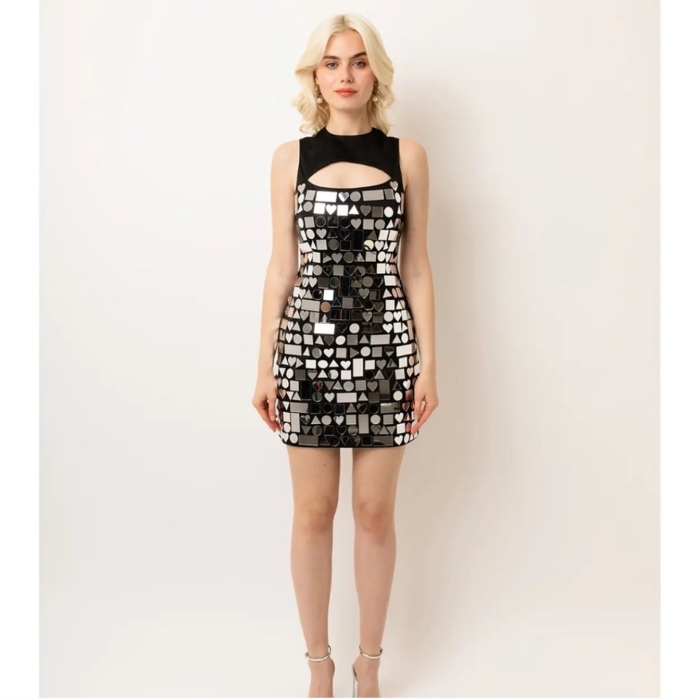 Mirror Dress Size M-  missing mirror